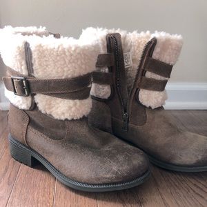 Barely worn UGG winter boots. Size 6 US/37 EU